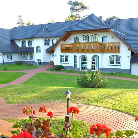 Landhaus Mueritzgarten Hotel Garni Robel Exterior photo