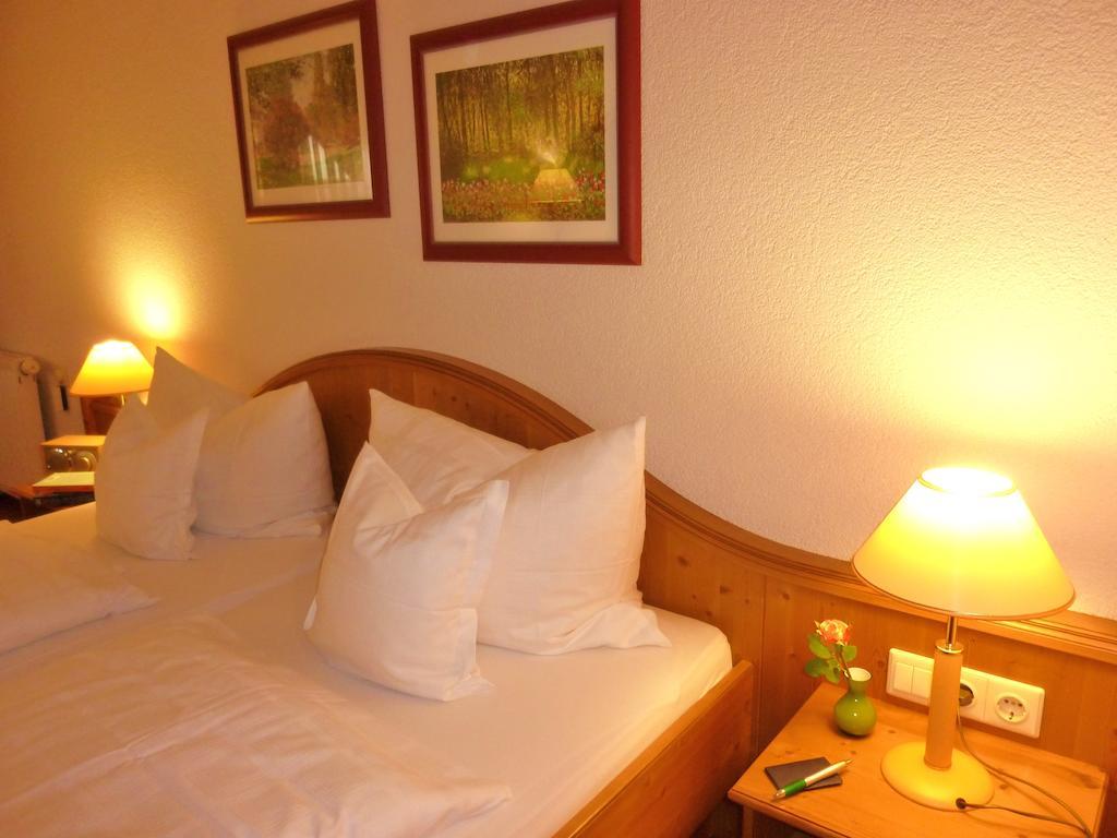 Landhaus Mueritzgarten Hotel Garni Robel Room photo