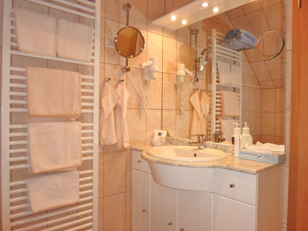 Landhaus Mueritzgarten Hotel Garni Robel Room photo